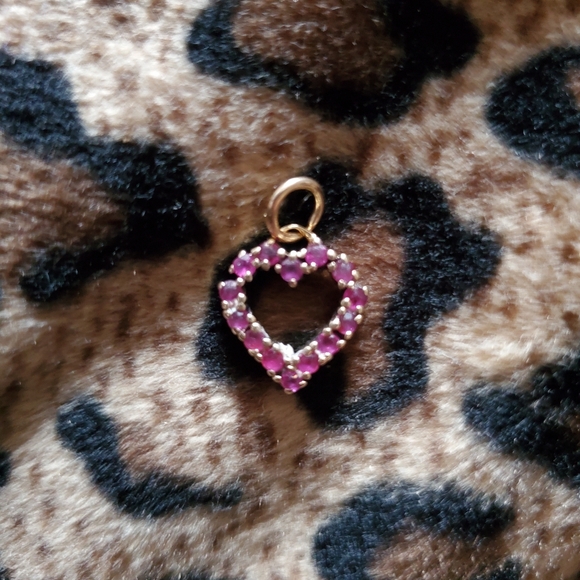 Guinuine Ruby Solid Gold Pennant. Vintage. SALE, WONT LAST LONG‼️ - Picture 5 of 5